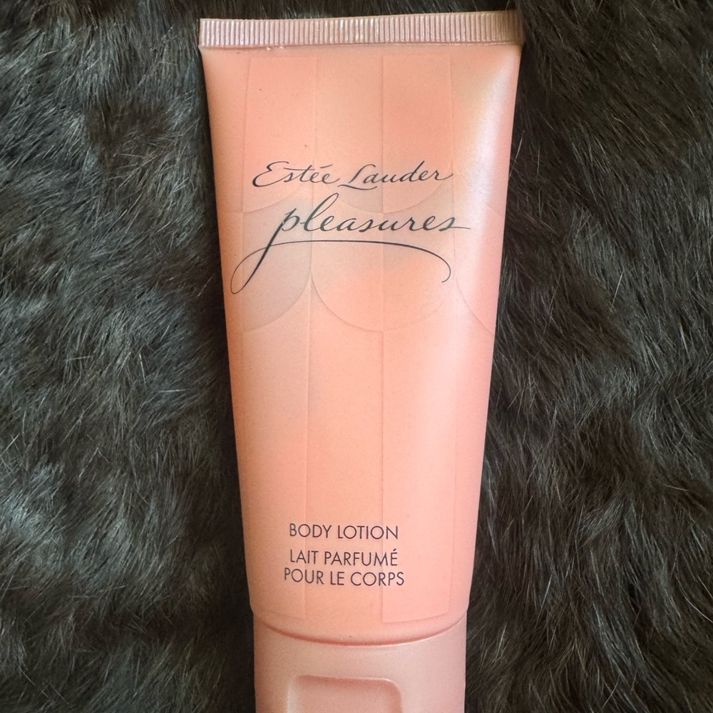 Estee Lauder Pleasures Body Lotion - Soft Peach